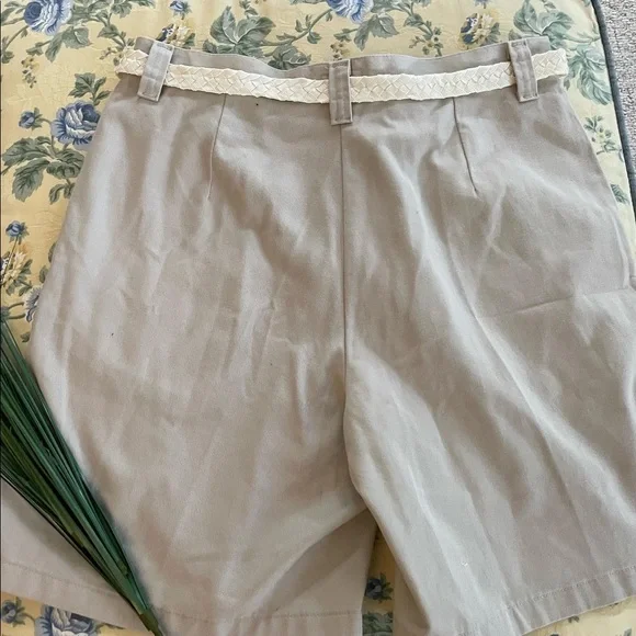 Vintage Riders Khaki Shorts with Belt - Picture 4 of 4